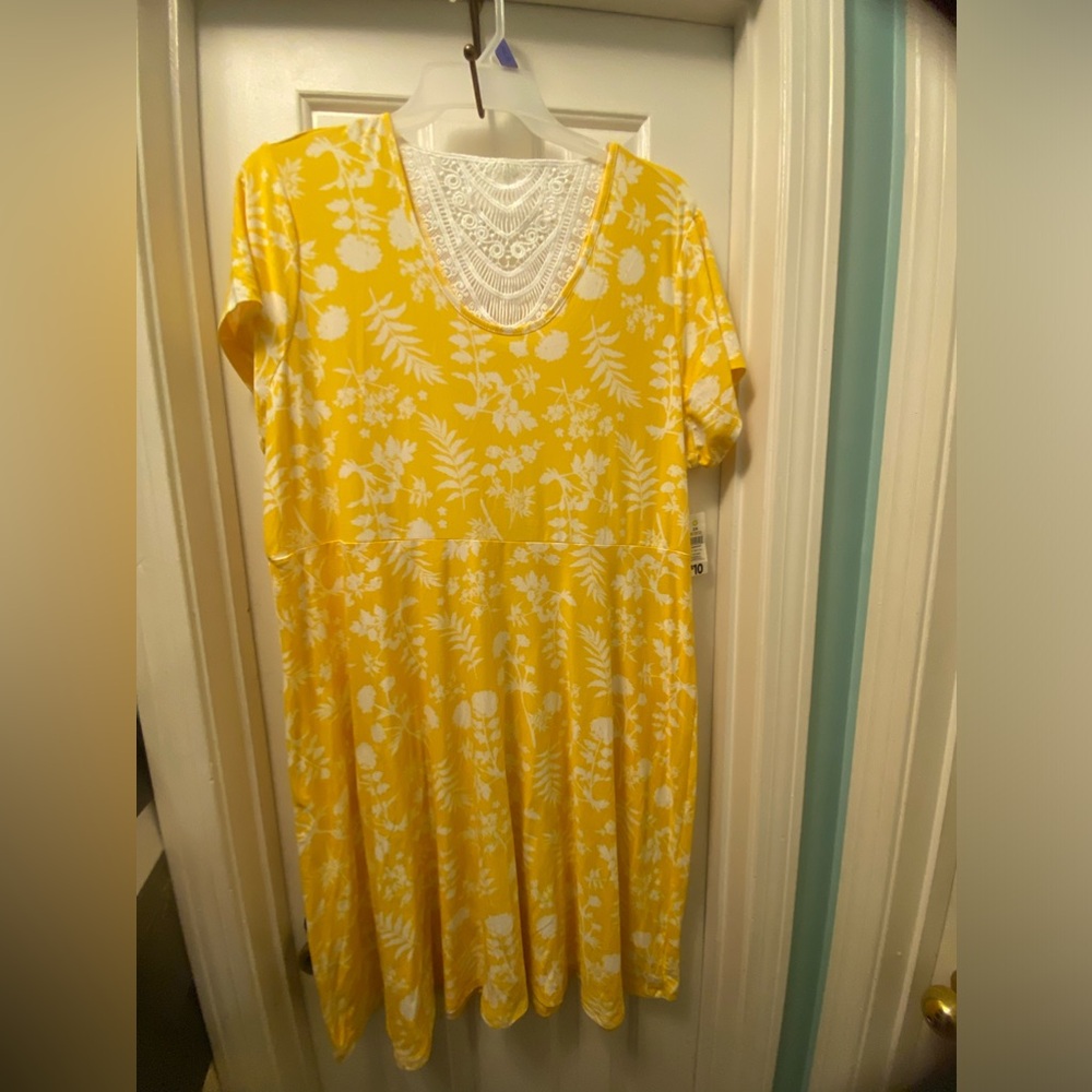 NWT lace back midi dress